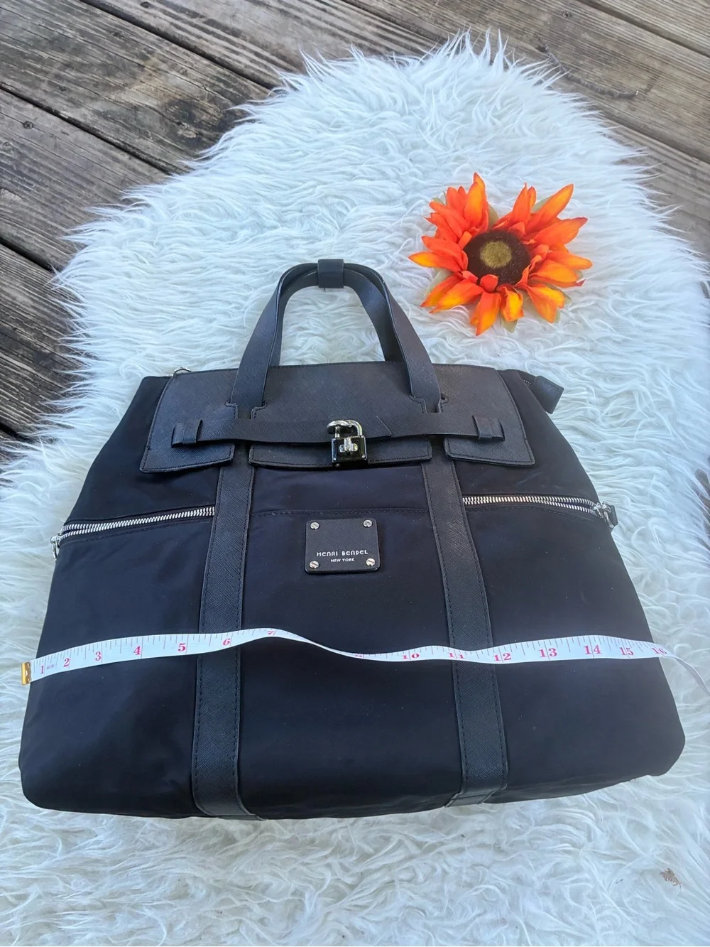 🌺HP🌺EXCELLENT CONDITION Henri Bendel Jetsetter  black backpack/shoulder bag🌺